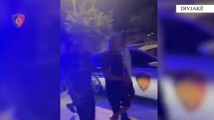 Ndez zjarr pranë rezervuarit dhe dogji dhjetëra rrënjë ulliri, arrestohet 41-vjeçari