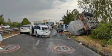 Përplasen disa automjete në aksin Fier-Lushnje, dy të plagosur