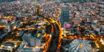 ”Metro”: Tirana, qyteti me histori interesante dhe ushqim të shijshëm