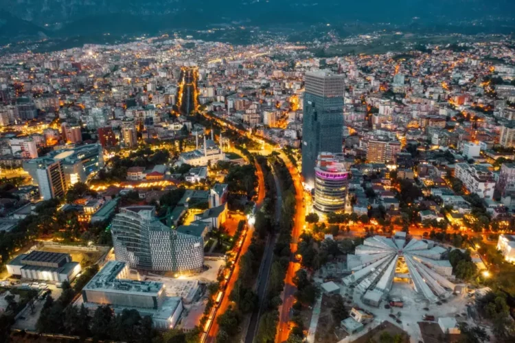 ”Metro”: Tirana, qyteti me histori interesante dhe ushqim të shijshëm