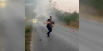 Polici shpëtoi 3 të plagosurit nga aksidenti në Fier,i akordohet certifikata e lartë