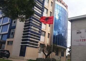 Sherri me dy të plagosur në Fier, policia: Një 40-vjeçar goditi me thikë…