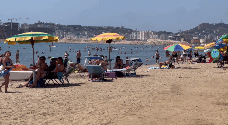 Ezaurohen kapacitetet e hoteleve në Durrës