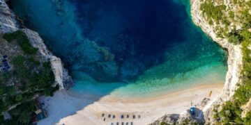 Bumi turistik në Shqipëri: Çfarë thonë statistikat?