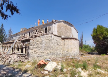 Nis restaurimi i kishës 1300-vjeçare në Arrëz të Lushnjes