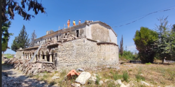 Nis restaurimi i kishës 1300-vjeçare në Arrëz të Lushnjes