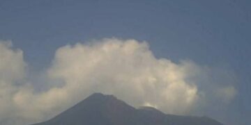 Rrjedhje lave në 3 mijë metra lartësi nga Etna, alarm portokalli për fluturimet