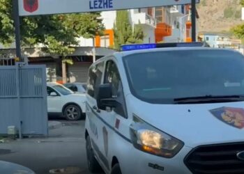 Lezhë/Goditën me sende të forta një person, arrestohet 67-vjeçari, procedohet i biri