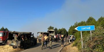 Situata me zjarret në vend/Kërkohet ndërhyrje me helikopter në fshatin Xath