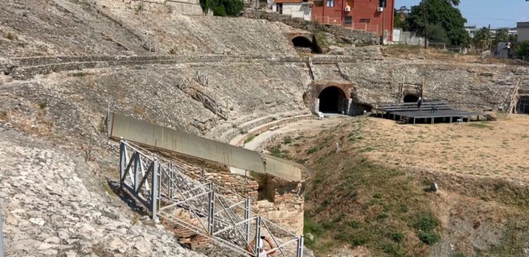 Fluks vizitorësh në sitet historike në Durrës