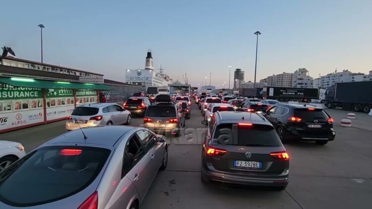 111 mijë hyrje – dalje nga Durrësi vetëm në korrik