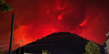 Zjarri/ Delvina në orë ankthi, evakuohen qytetarët