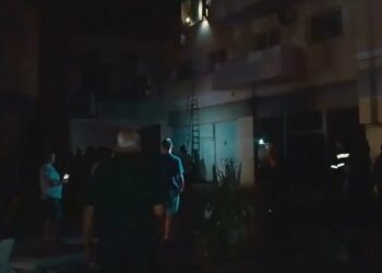 Zjarr në një pallat në Lushnje, evakuohen banorët