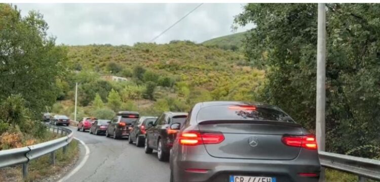 Pushuesit braktisin masivisht Velipojën e Shëngjinin për shkak të stuhisë