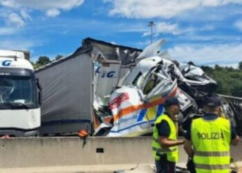 Kamioni përplas ambulancën në Itali, tre viktima e disa të plagosur