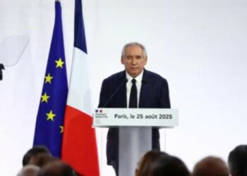 Ulja e shpenzimeve të buxhetit, Kryeministri francez kërkon mocion besimi