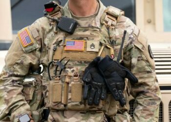 Njësitë e Gardës Kombëtare fillojnë të mbajnë armë në Washington