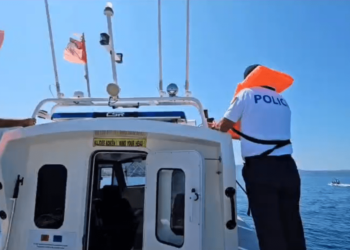 Bllokohen 34 mjete lundruese, shpëtohen 19 persona që u rrezikohej jeta në det