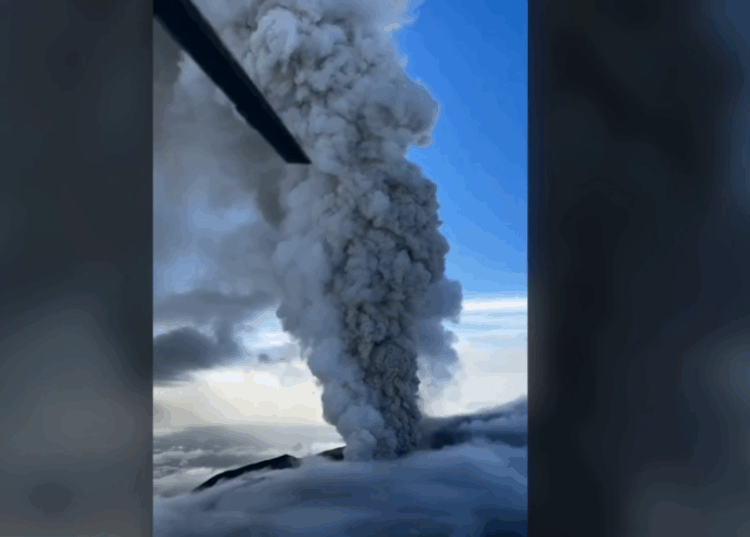 (VIDEO)Vullkani shpërthen në Kamchatka pas 450 vitesh. Hiri, në 6 mijë metra lartësi