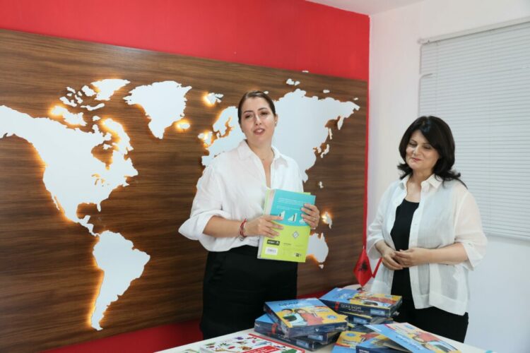 “Gjuha shqipe dhe Kultura”/Shpërndahen mbi 27 mijë tekste për shkollat në diasporë