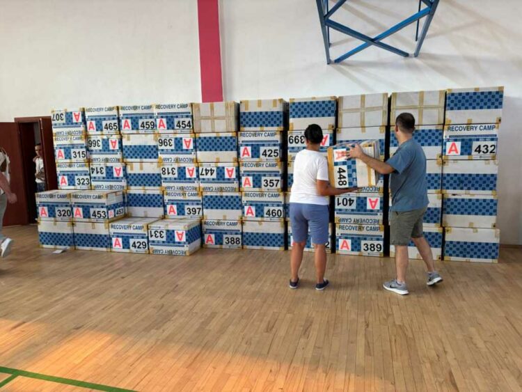 Gramshi në flakë, mbërrijnë ndihmat e para për banorët e evakuuar