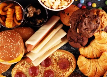 Si ndikojnë ushqimet ultra të përpunuara në shëndetin tonë