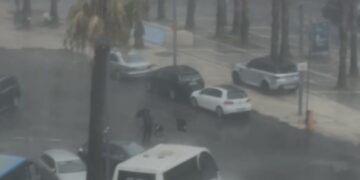 Alarm në Durrës nga moti i keq, Sako apel qytetarëve: Qëndroni në shtëpi!
