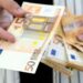 Euro shënon rënien rekord: Këmbehet shumë pranë 97 lekëve