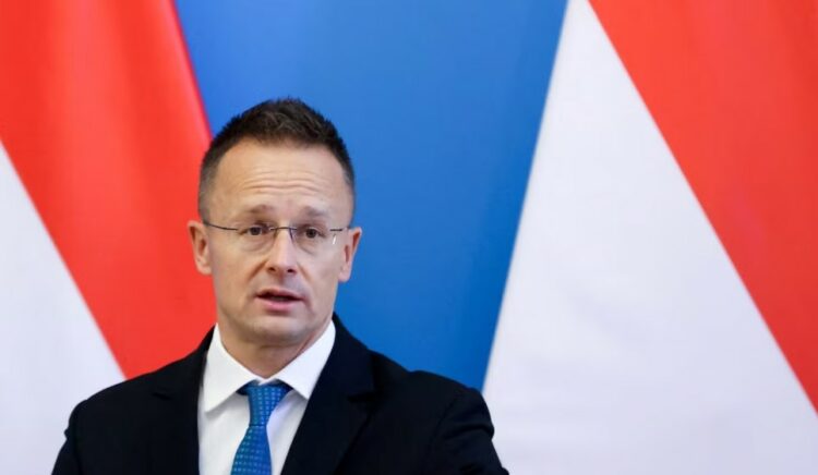 Hungaria dhe Ukraina përplasen për furnizimet me naftë