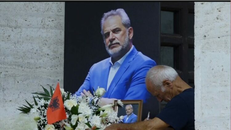 Nisin homazhet në nder të gazetarit Artur Zheji