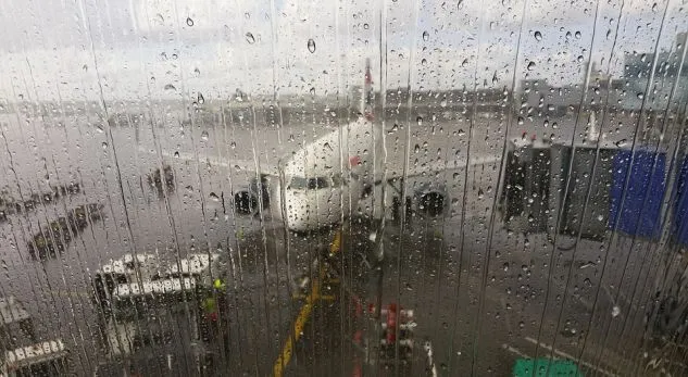 Stuhia në vend, probleme edhe në Aeroportin e Rinasit