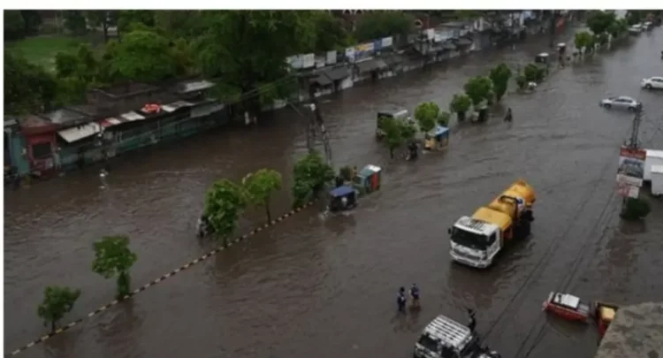 Mbi 200 persona të zhdukur nga përmbytjet në Pakistan