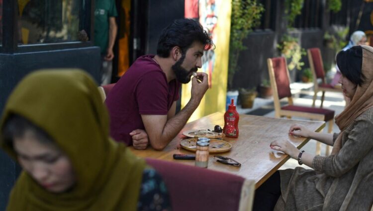 Jeta nën talibanët: Të rinjtë e Kabulit dhe rezistenca e tyre në heshtje