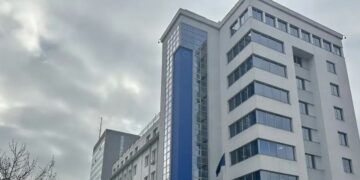 Kosovë/ Reagon qeveria, pasi BE ndal takimet brenda ndërtesës