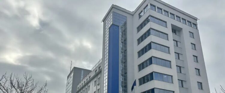 Kosovë/ Reagon qeveria, pasi BE ndal takimet brenda ndërtesës