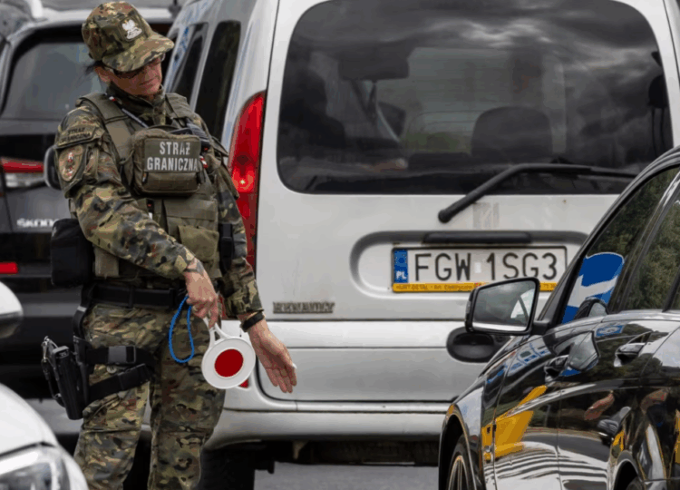Polonia vazhdon kontrollet kufitare me Gjermaninë deri në tetor