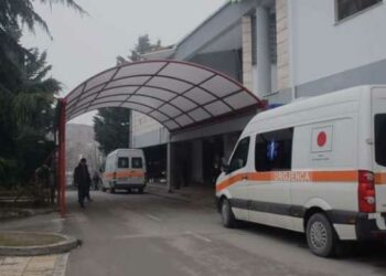 Devoll/ Humbi jetën sapo doli nga klinika dentare, policia shoqëron dentistin