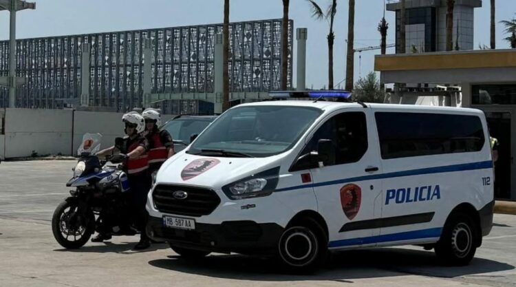 Durrës/Dy vëllezër qëllojnë me armë zjarri 35-vjeçarin për shkak të një parakalimi