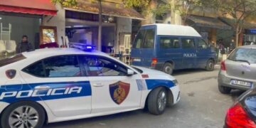 Kërcënoi me armë zjarri pronari i një argjendarie, policia: U fut me skafandër …