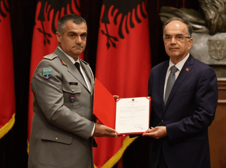 Begaj dekreton Shefin e Shtabit të Përgjithshëm të FA për një mandat të dytë