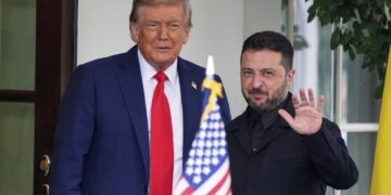 Trump kritikon Zelenskyn: Merr miliona dollarë sa herë largohet nga Shtëpia e Bardhë
