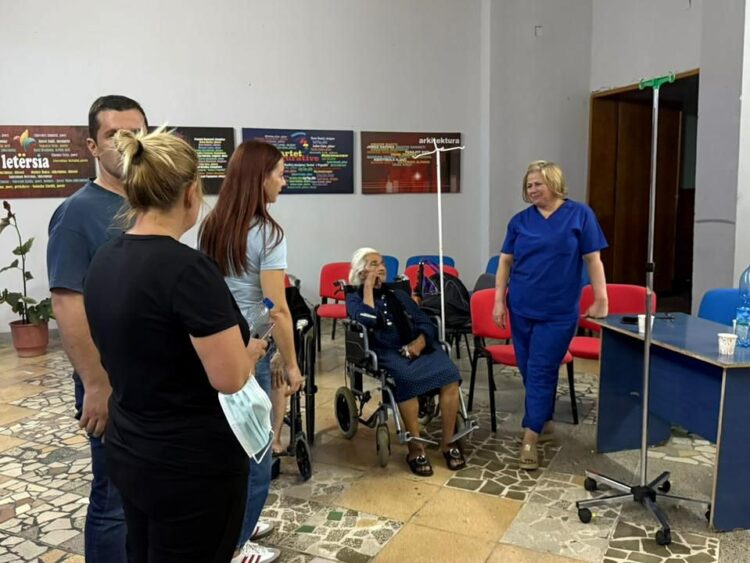 Zonat në zjarre,ngrihet mekanizmi i emergjencës/Mobilizohen strukturat shëndetësore