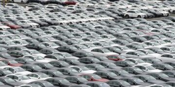 Industria automobilistike shkurton 51.500 vende pune