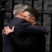 Përqafime dhe shtrëngime duarsh, Starmer mirëpret Zelenskyn në Downing Street