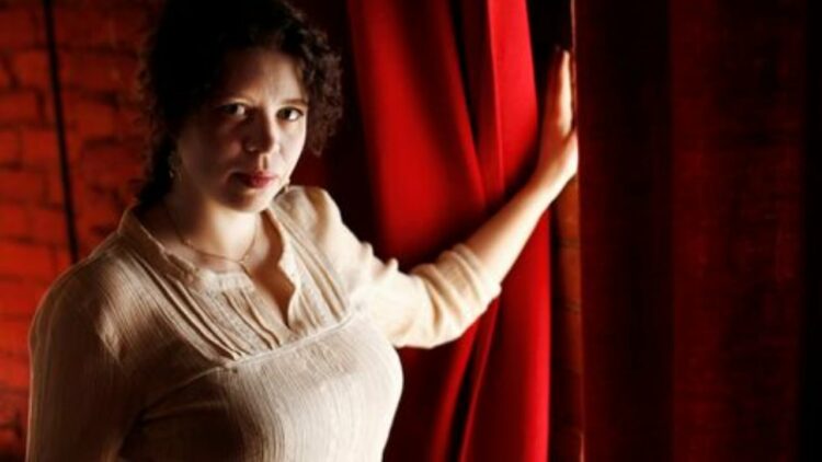 Dikur punonjëse s*ksi, sot në Parlament. Deputetja: E kaluara ime më formoi