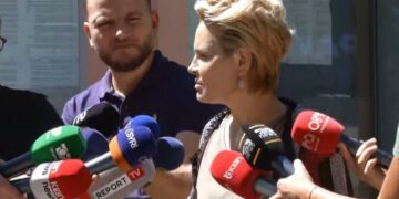 “U intimiduan dëshmitarët”, Monika Kryemadhi paraqitet në SPAK