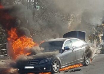 Shkodër/ 35-vjeçarit i digjen dy makina luksoze në oborrin e shtëpisë