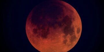 “Hëna e përgjakur”/ Sot eklipsi hënor do jetë i dukshëm edhe në Shqipëri