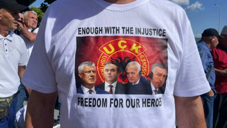 Sot protestë në Hagë, qytetarë e veteranë kërkojnë drejtësi për ish-krerët e UÇK-së