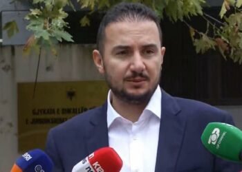 U lirua me kusht, Salianji paraqitet për herë të fundit në Shërbimin e Provës